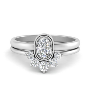 Solitaire Ring With Crown Band