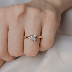 Ladies solitaire ring designs discount