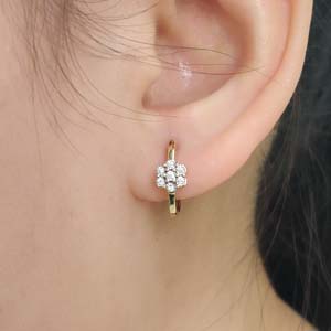 flower small 2 tone hoop huggie earrings in fdear10833 fancy1 nl yg