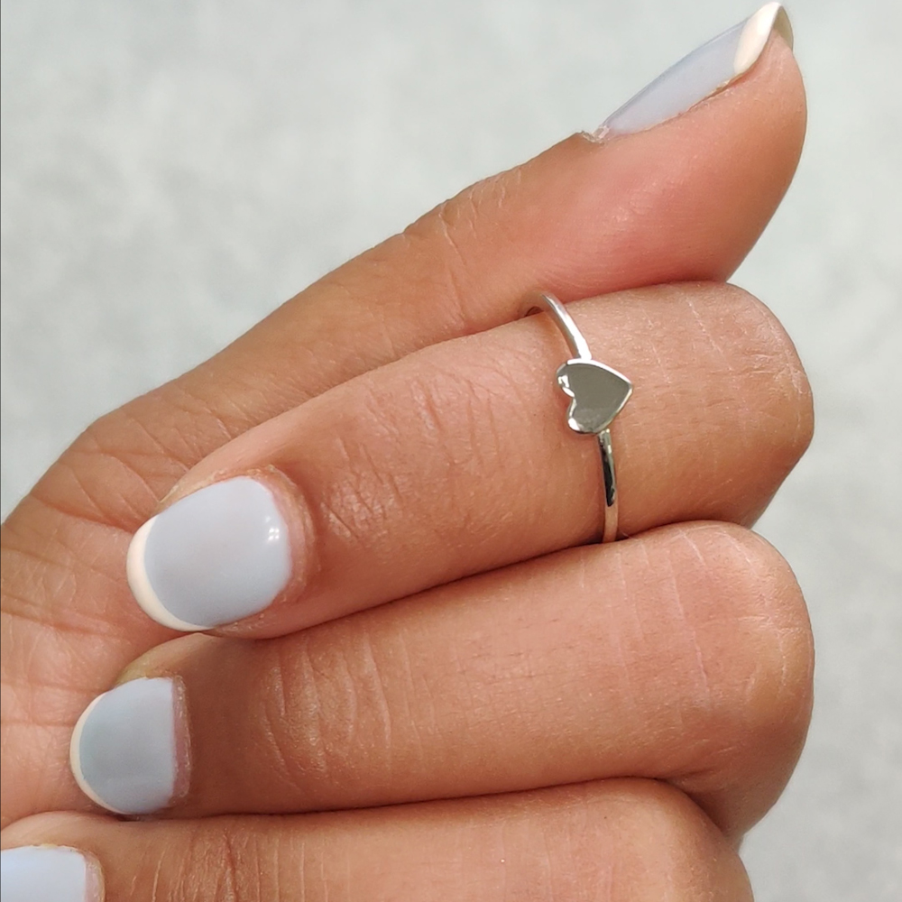 Minimalist Heart Ring In 18K White Gold