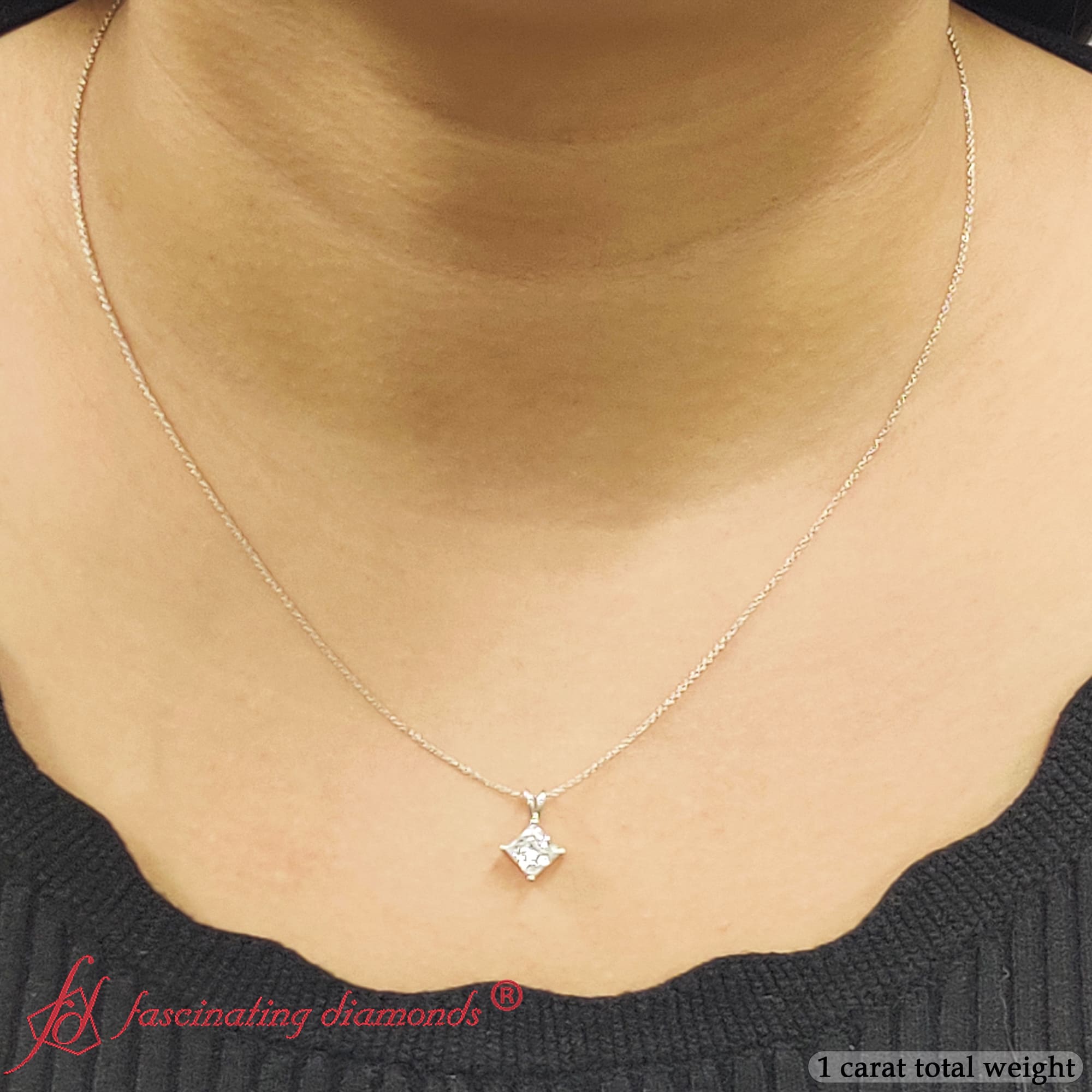Solitaire Pendant Princess Cut with 14K White Gold White Diamond