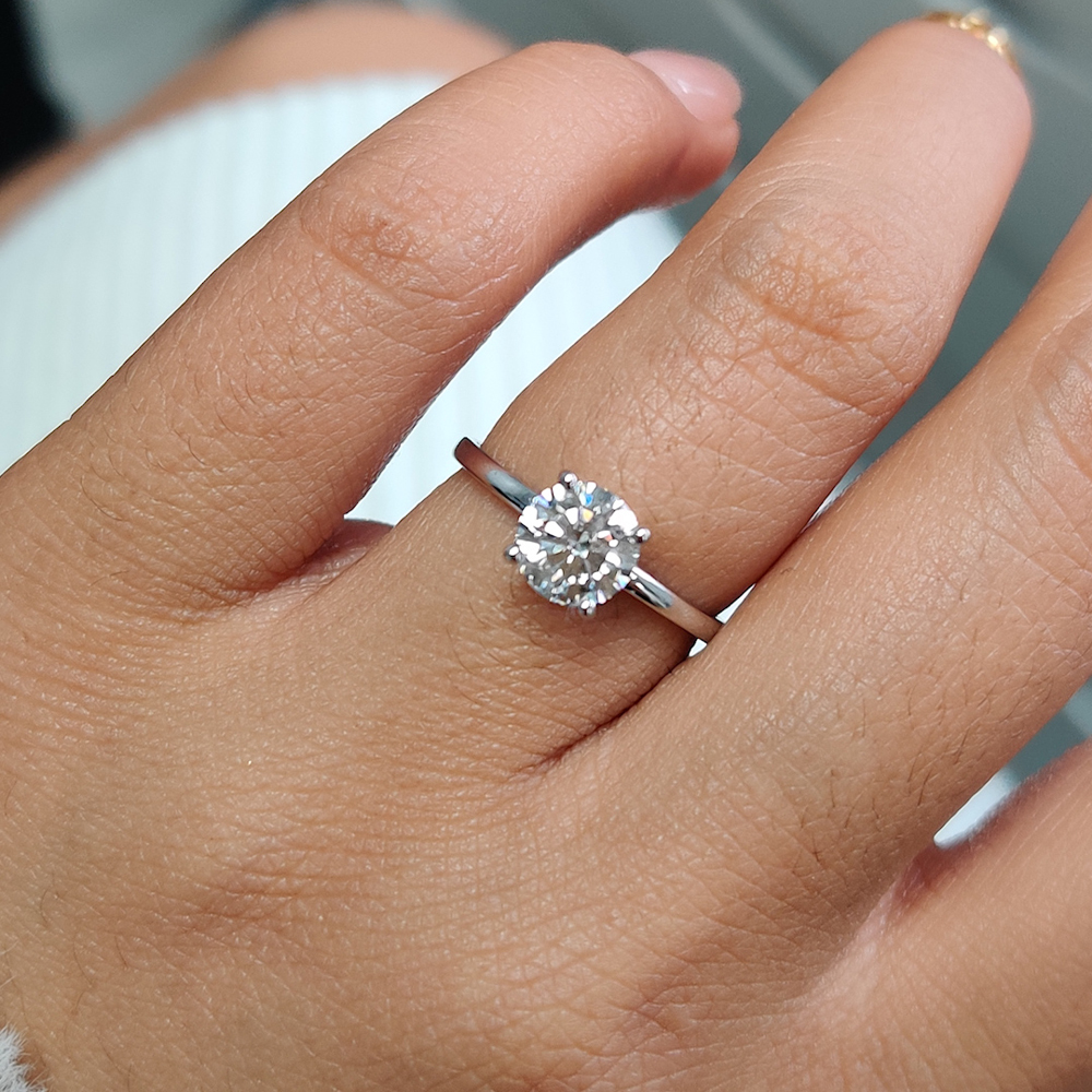 Afstudeeralbum versnelling vervolging Thin 1.50 Carat Solitaire Engagement Ring In 14K White Gold | Fascinating  Diamonds