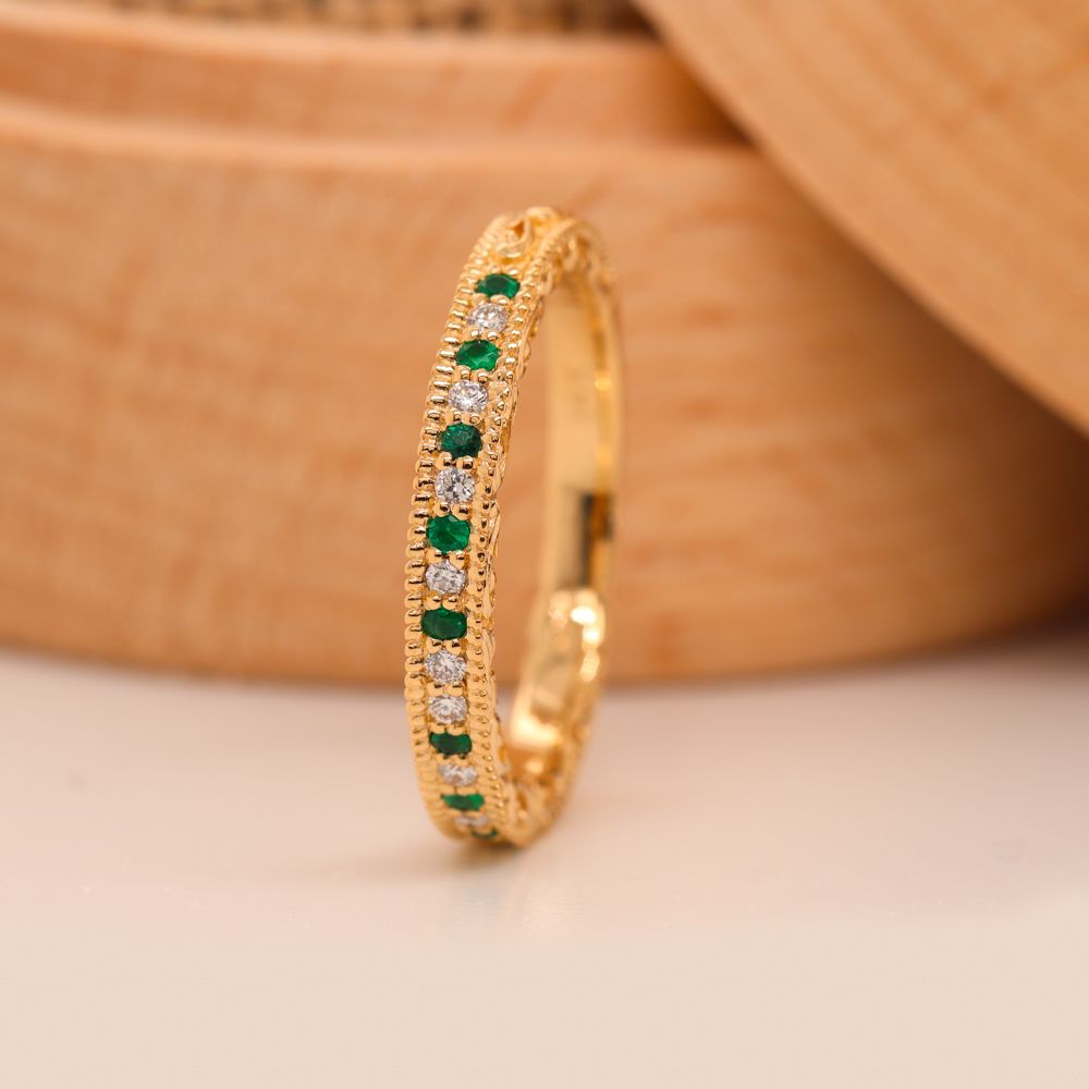 Milgrain Hand Engraved Diamond Wedding Band With Emerald