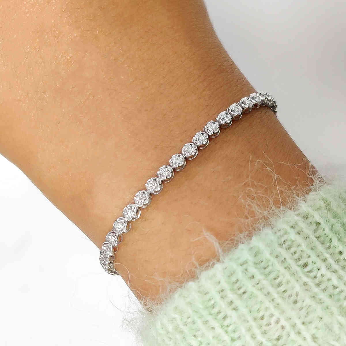 Round Cut Charming Tennis Bracelet with 14K White Gold White Diamond