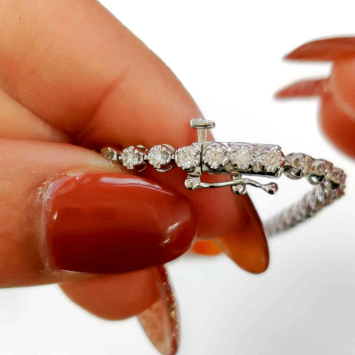 Round Cut Charming Tennis Bracelet with 14K White Gold White Diamond